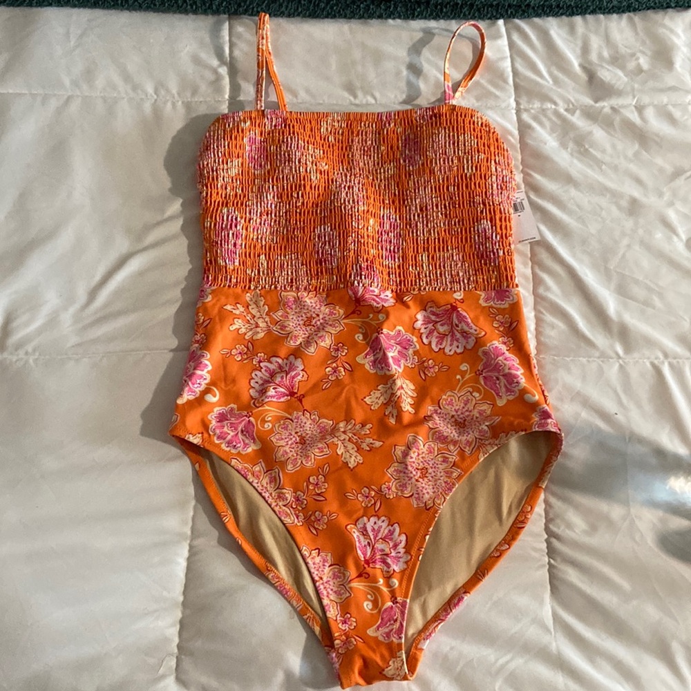NWT Old navy women’s swimsuit